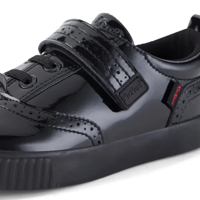 Tovni Brogue-Schuh für Mädchen aus schwarzem Lackleder Tovni Brogue-Schuh für Mädchen aus schwarzem Lackleder